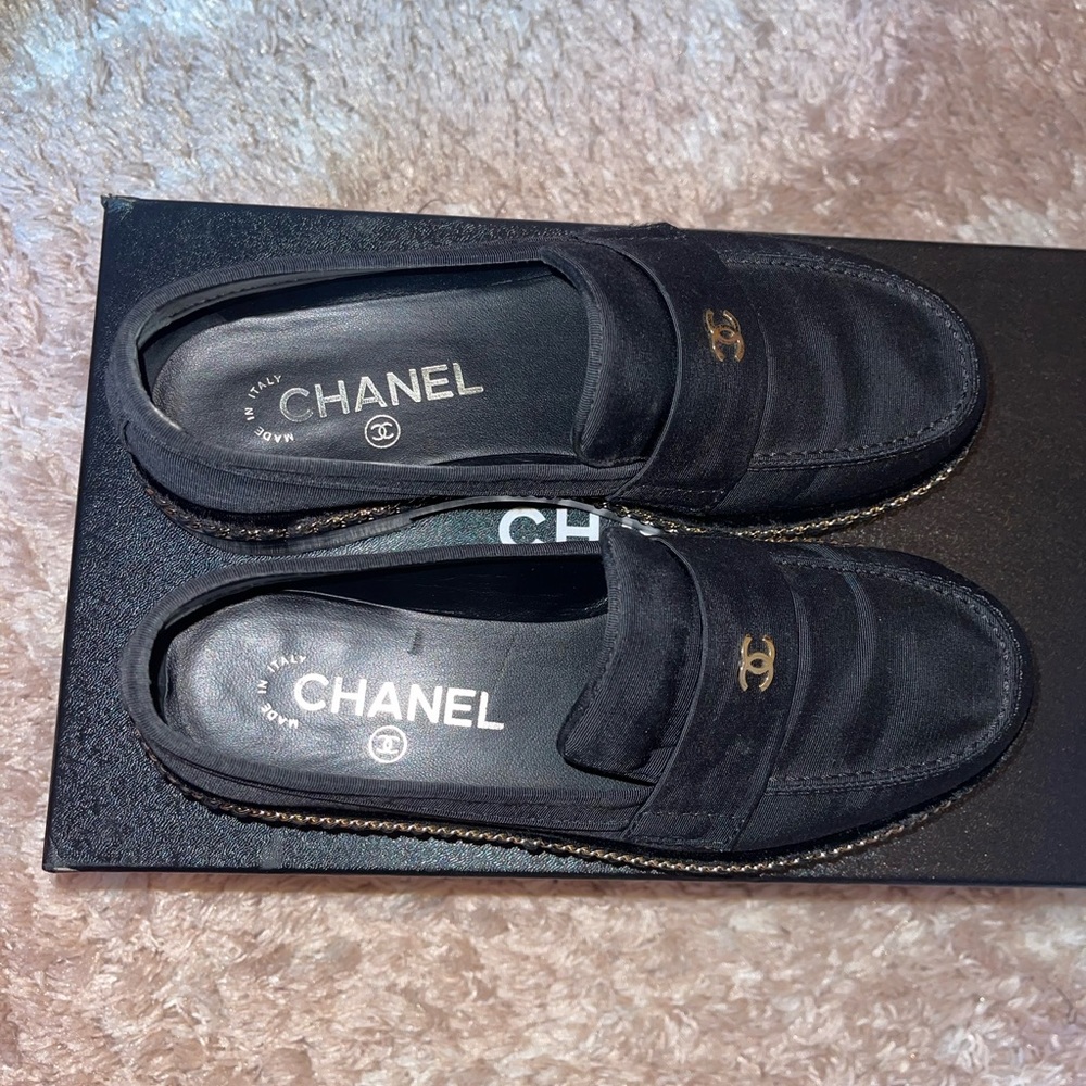Beautiful Chanel loafers - Picture 4 of 10